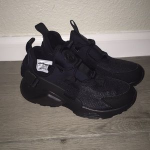 Women’s Nike Huarache Size 6